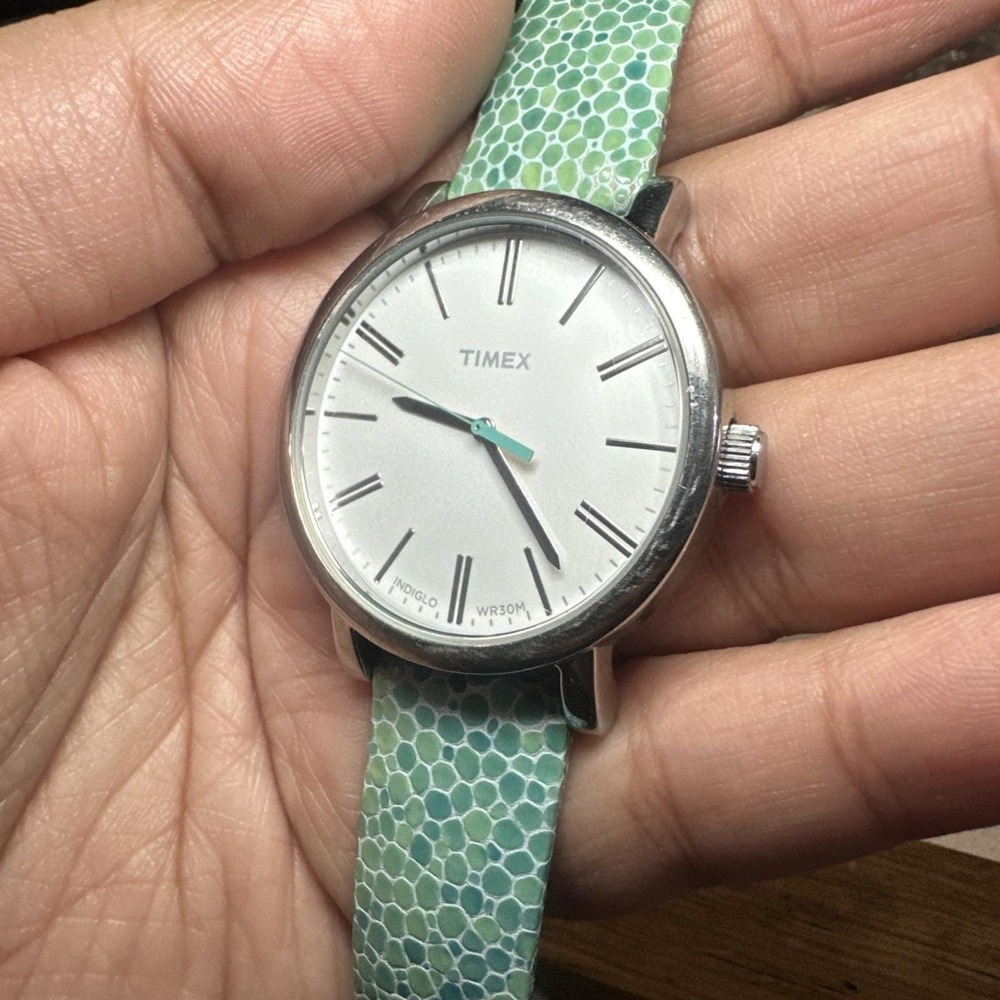 Working Timex Indiglo Ladies Watch GREEN AQUA Leather Strap 39mm White Dial Runs